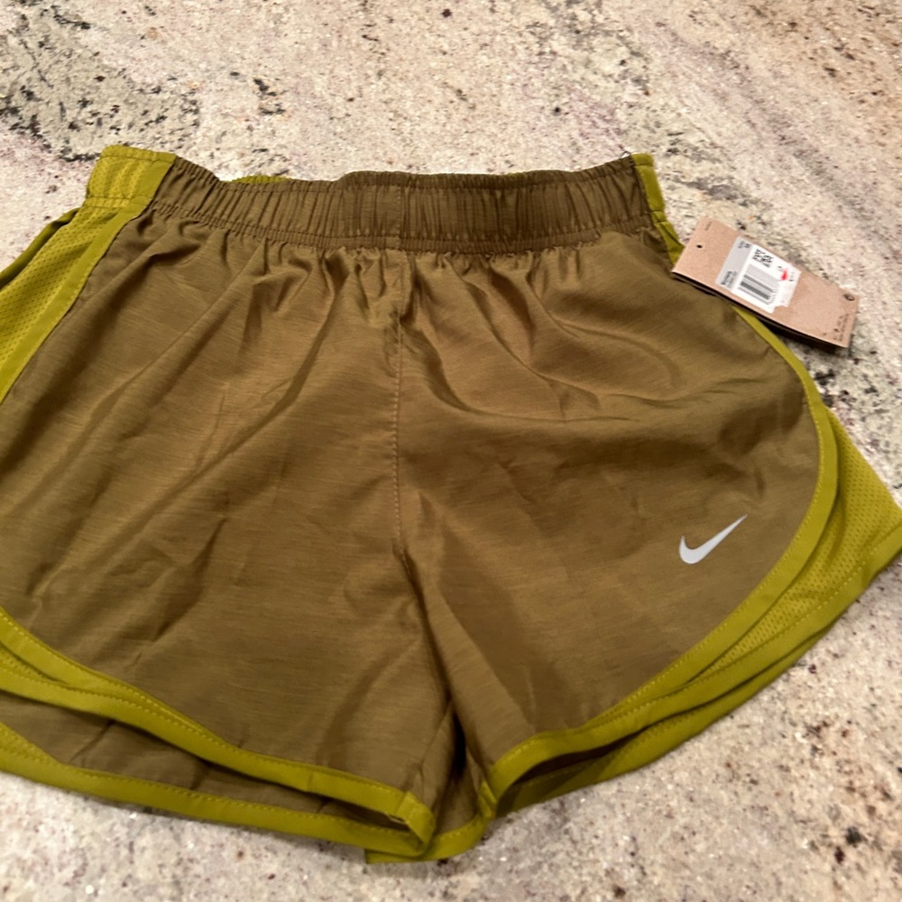 NWT Green Nike shorts (final price) ‼️